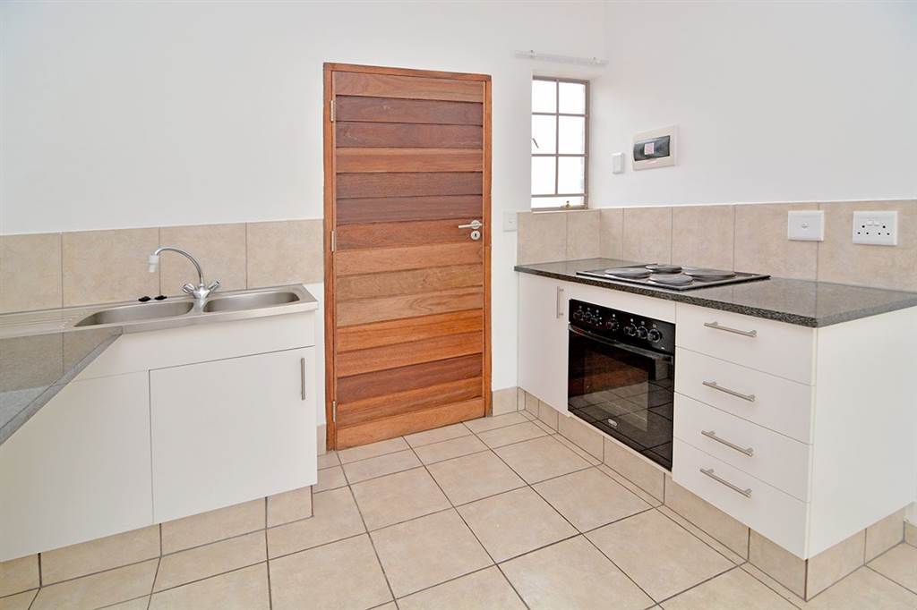 2 Bed Apartment in Edenvale photo number 6