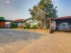 3 Bed House in Van Dyk Park