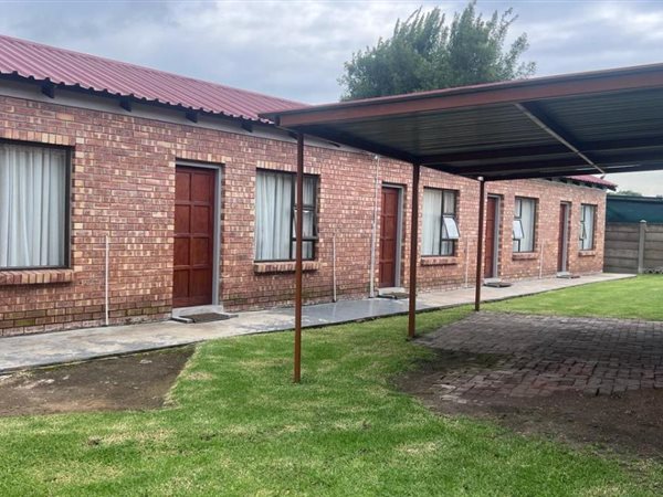 9 Bed, Bed and Breakfast in Secunda