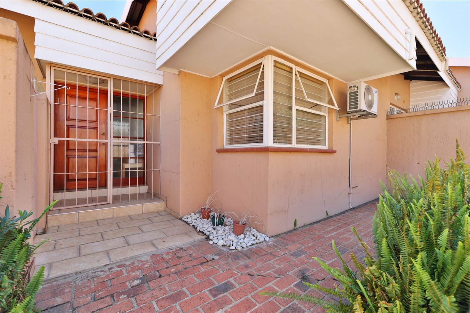 2 Bed Townhouse in Woodmead photo number 19