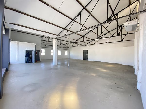 640  m² Commercial space