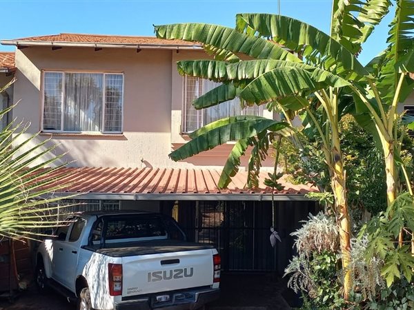 3 Bedroom Townhouse 3 Bedroom Townhouse