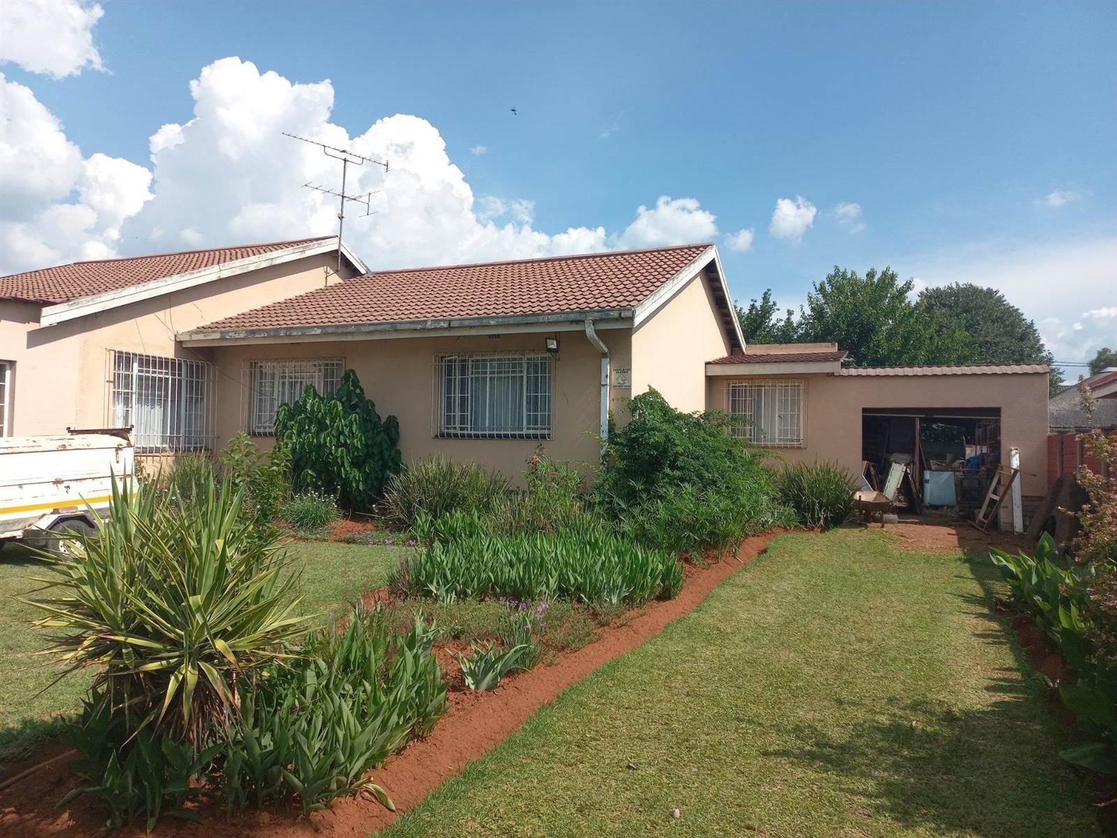 3 Bed House in Vaalpark photo number 4