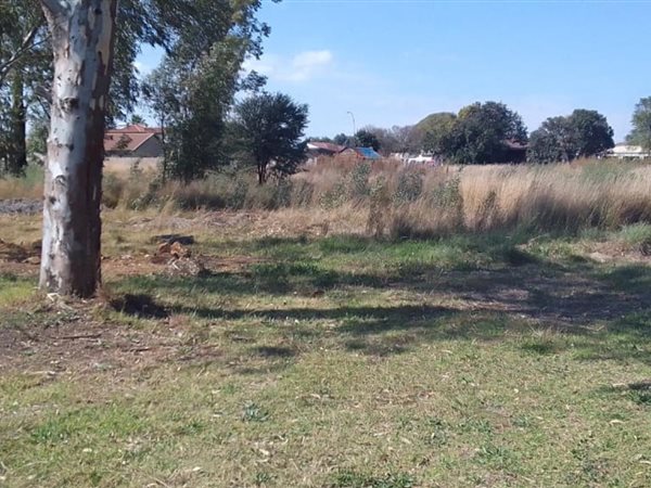 1000 m² Land available in Riversdale