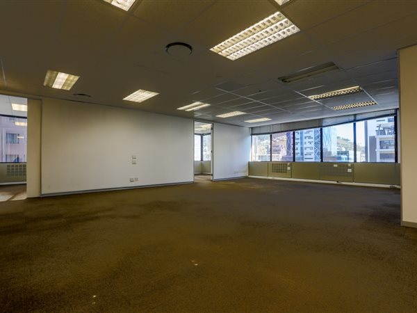 243  m² Commercial space