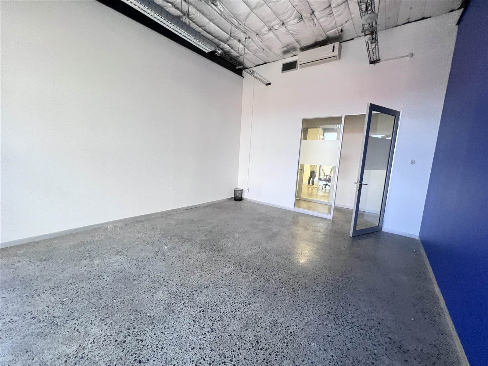 25  m² Commercial space in Woodstock photo number 2