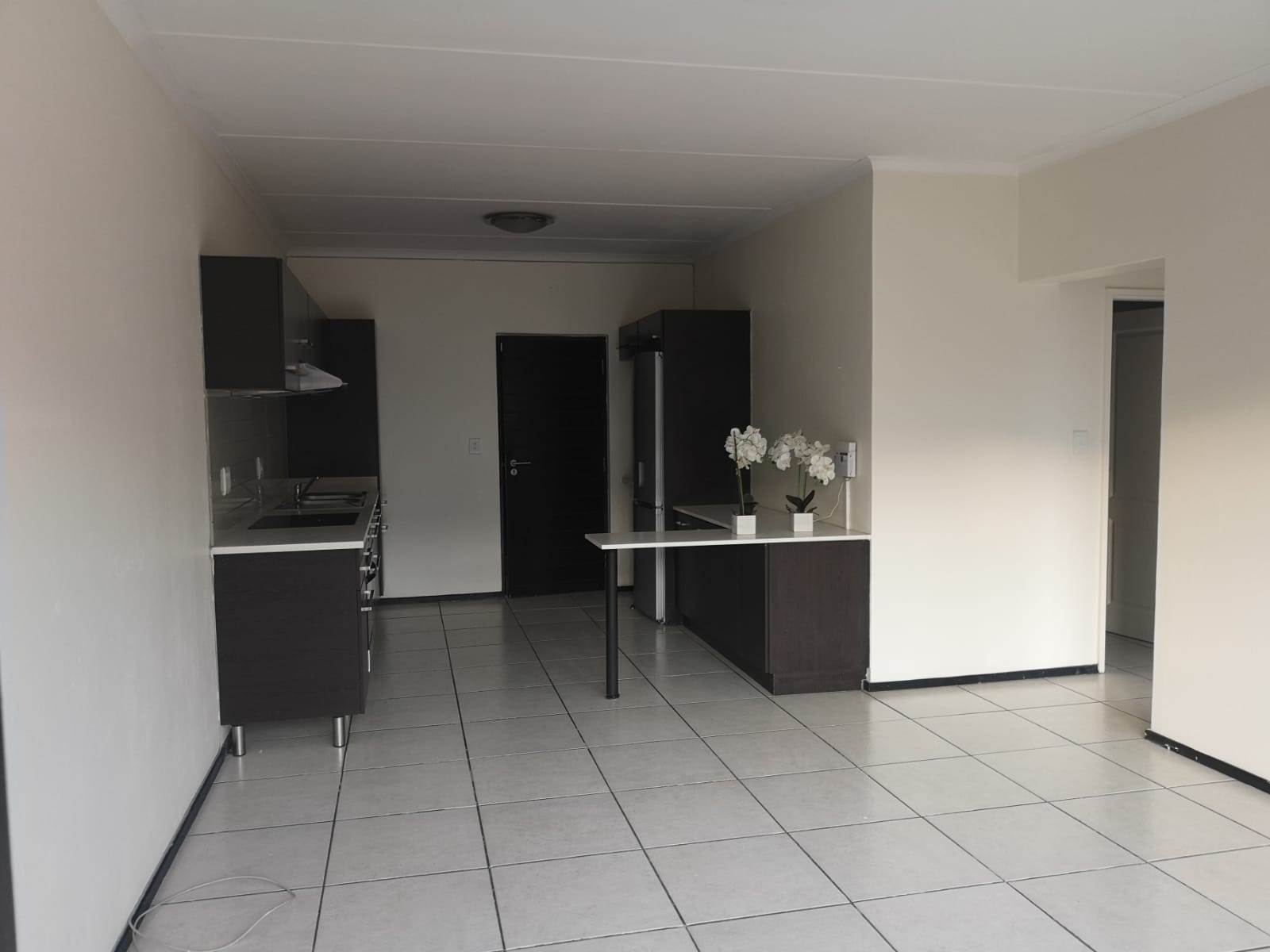 2 Bed Apartment in Greenstone Hill photo number 1