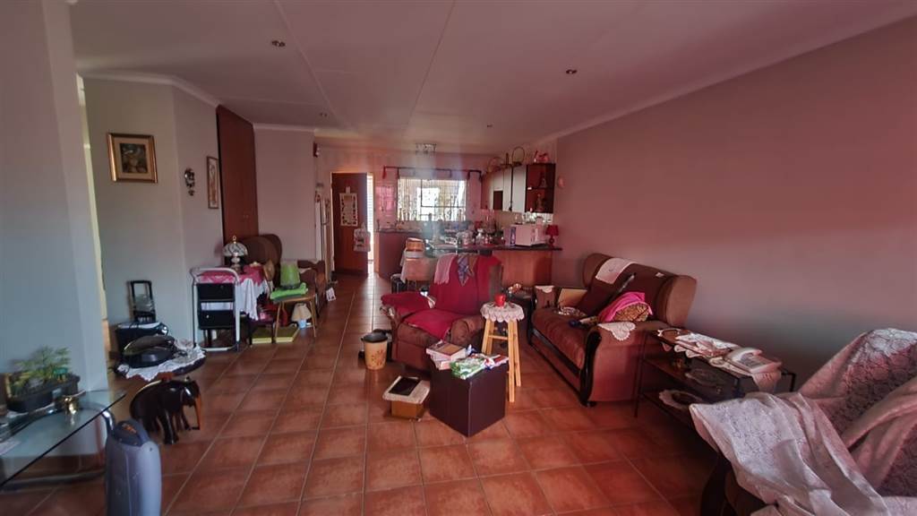 2 Bed Townhouse in Westonaria photo number 13