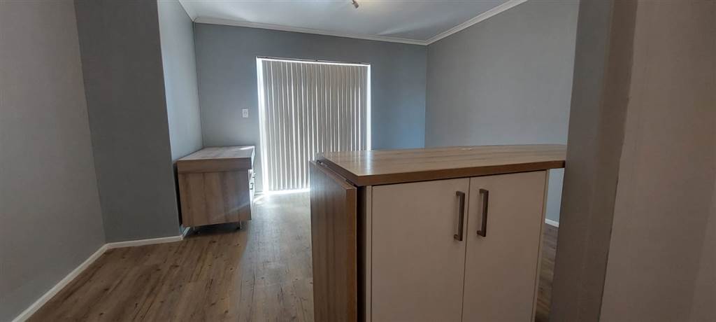 3 Bed Apartment in Middedorp photo number 9