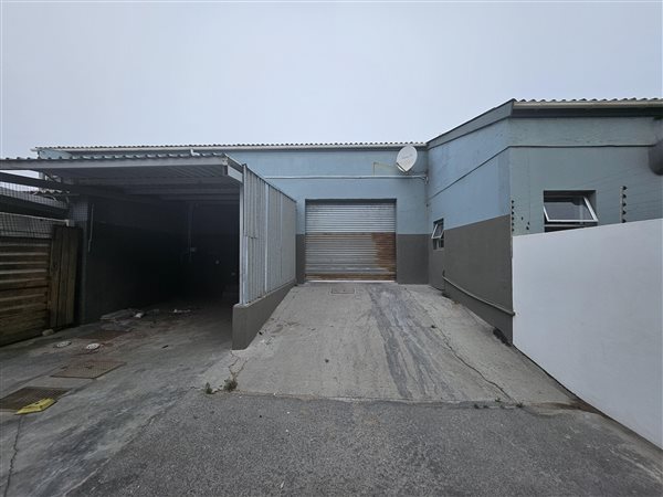 571  m² Industrial space