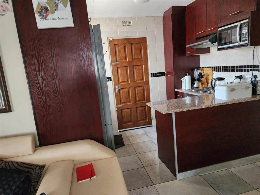 3 Bed House in Diepsloot photo number 3