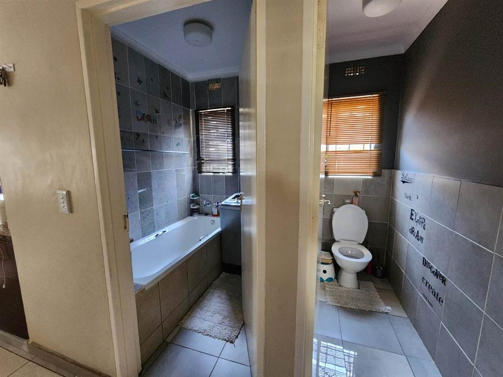 3 Bed House in Diepsloot photo number 8