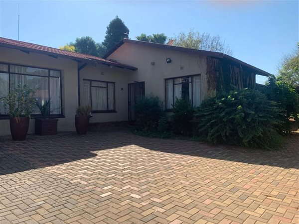 4 Bed House in Dennesig