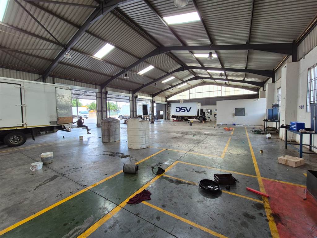 9000  m² Industrial space in Pomona photo number 3