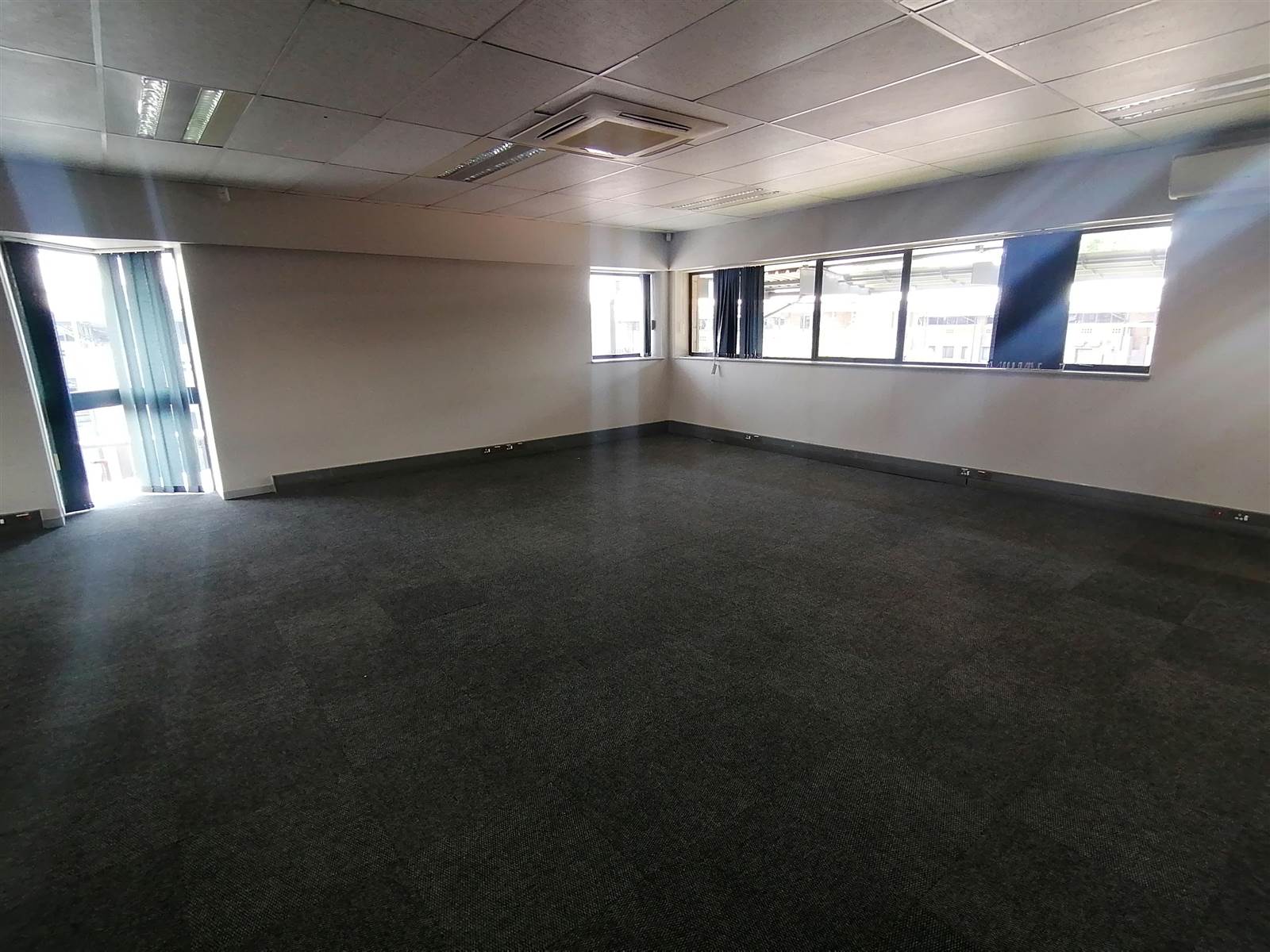 421  m² Commercial space in Halfway House photo number 23