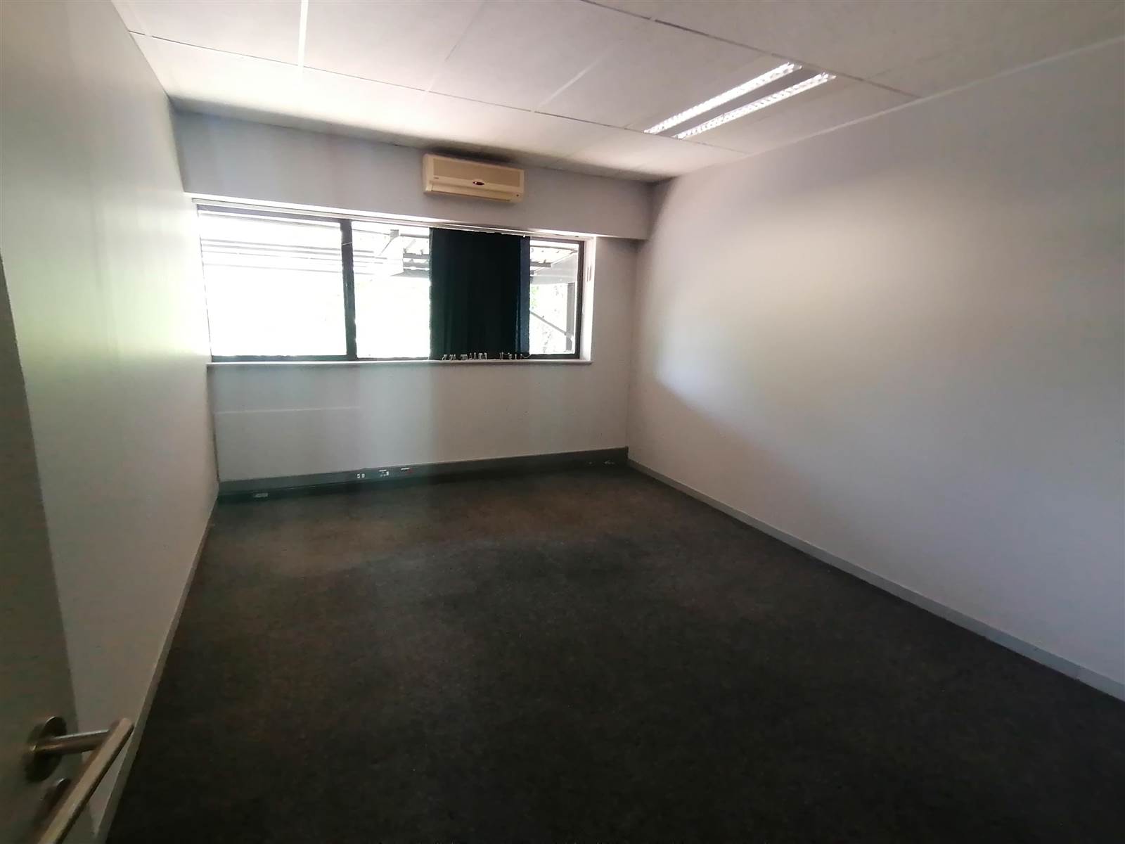 421  m² Commercial space in Halfway House photo number 14