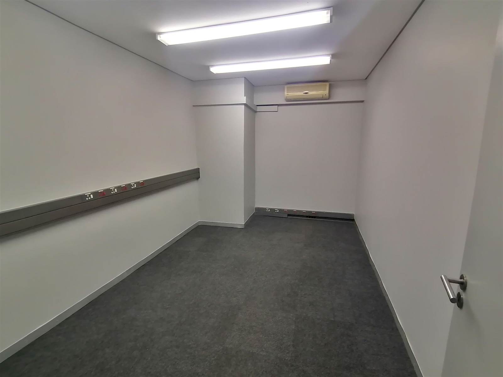 421  m² Commercial space in Halfway House photo number 21