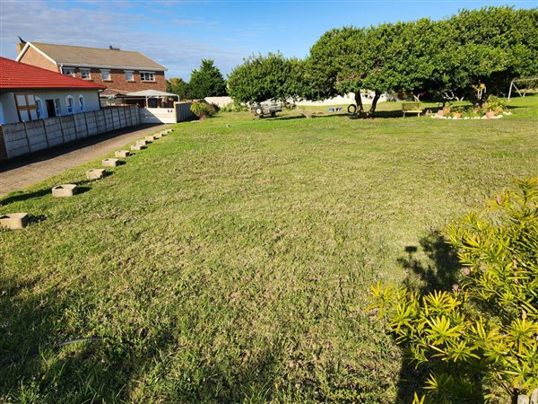 925 m² Land