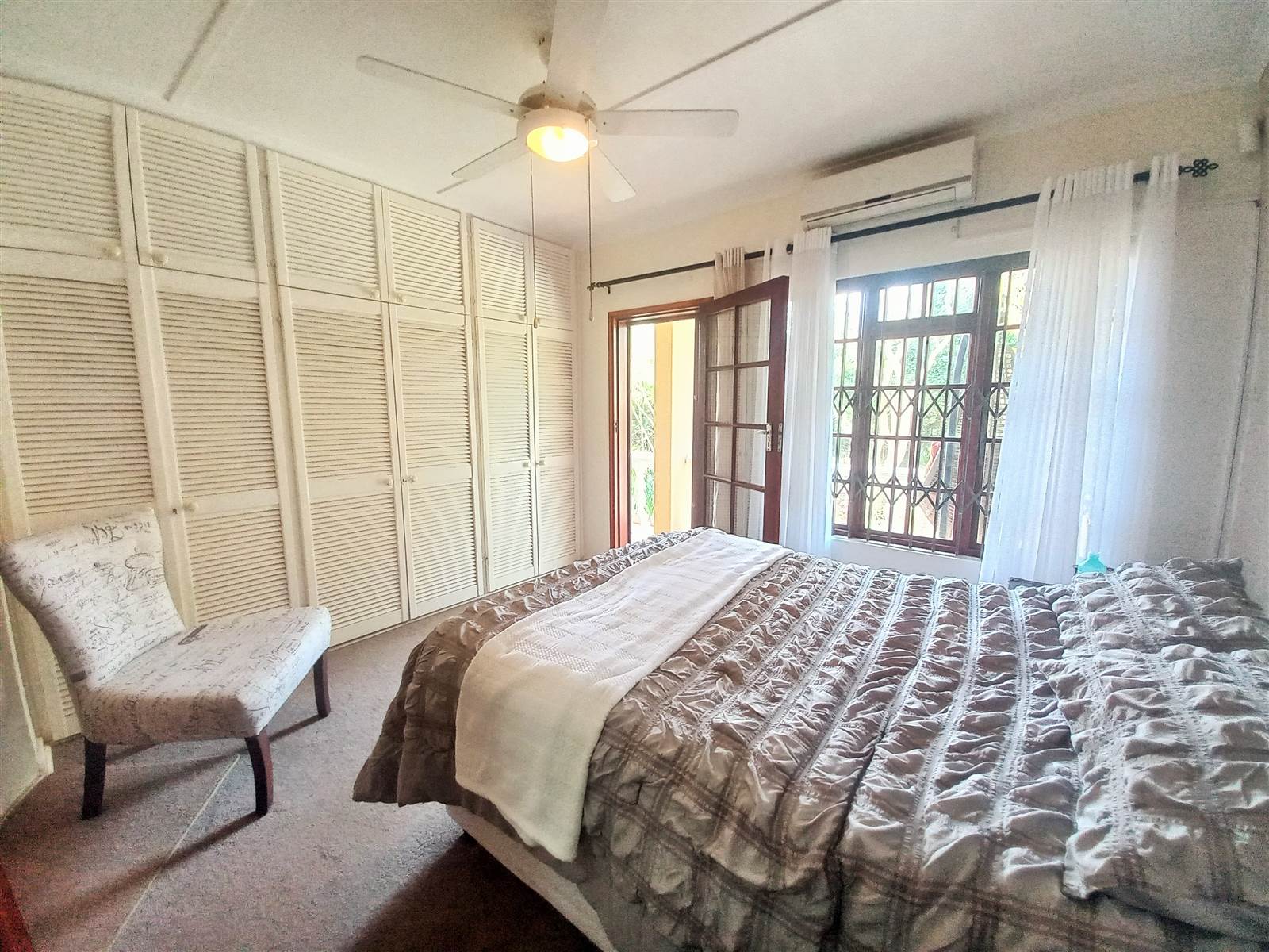 3 Bed Duplex in Uvongo photo number 12
