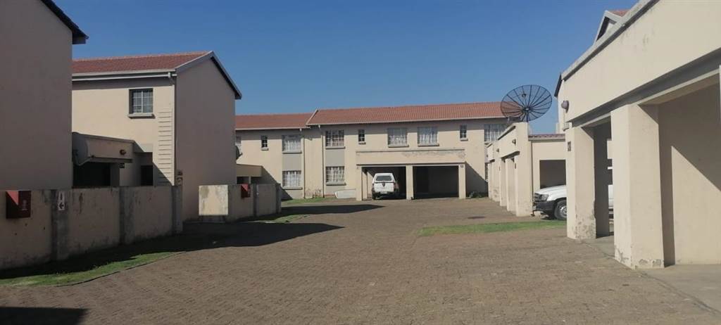 2 Bed Apartment in Witbank Central photo number 26
