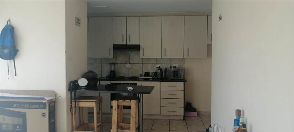 2 Bed Apartment in Witbank Central photo number 6
