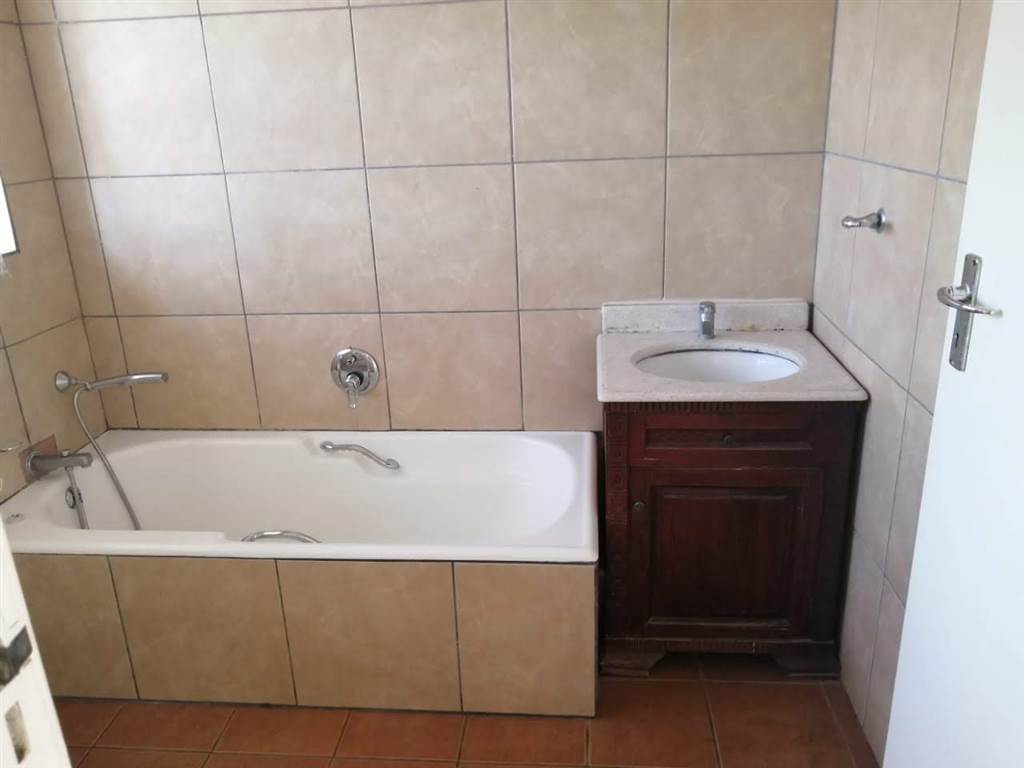 2 Bed Townhouse in Scottburgh Central photo number 9