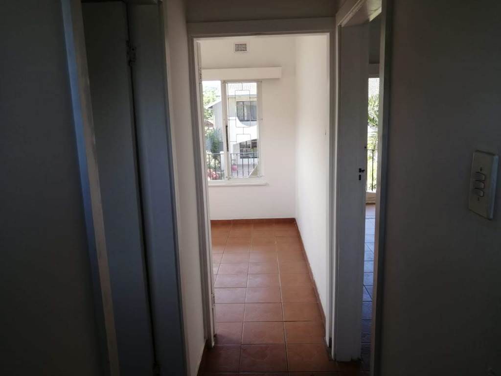 2 Bed Townhouse in Scottburgh Central photo number 7