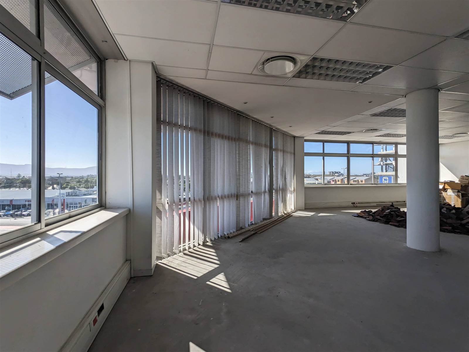 295  m² Commercial space in Milnerton Central photo number 9