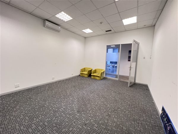 35  m² Commercial space in Woodstock