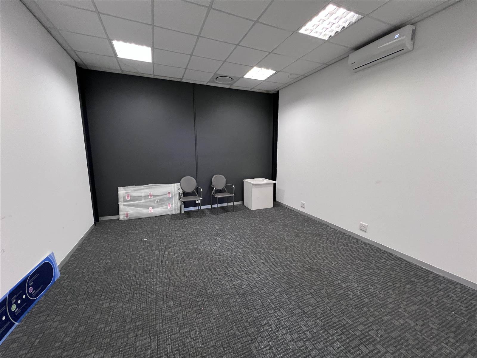 35  m² Commercial space in Woodstock photo number 2