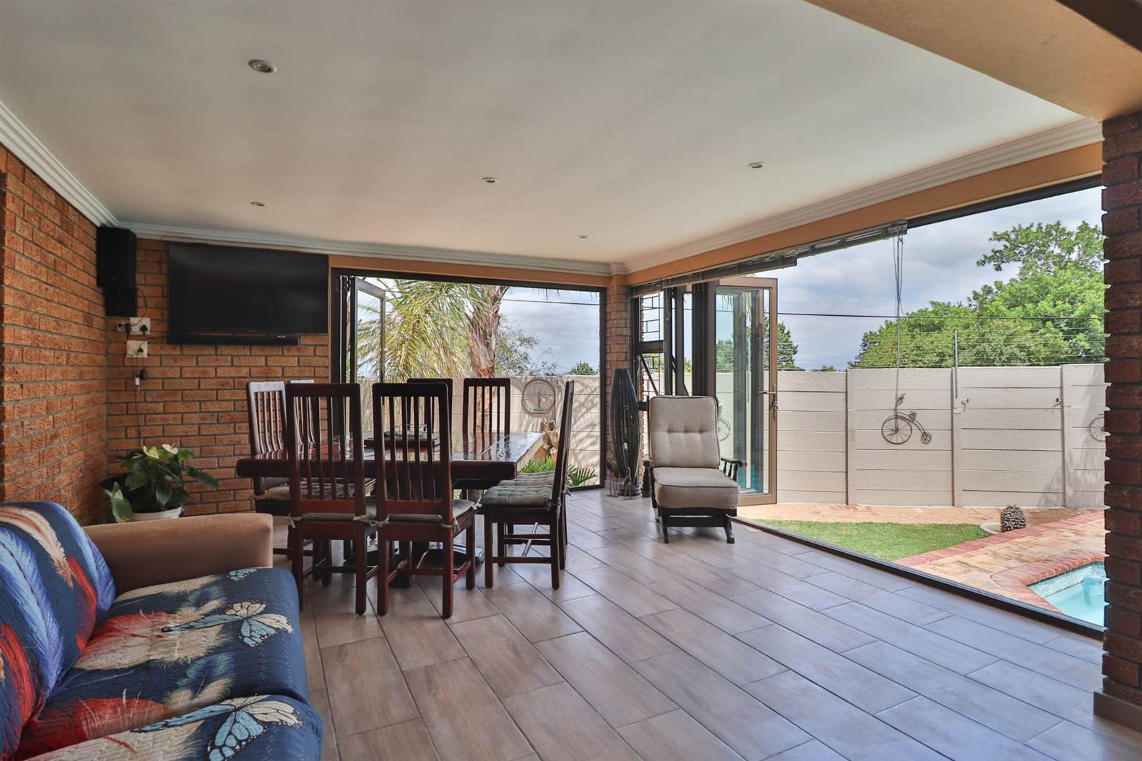 6 Bed House in Protea Heights photo number 11