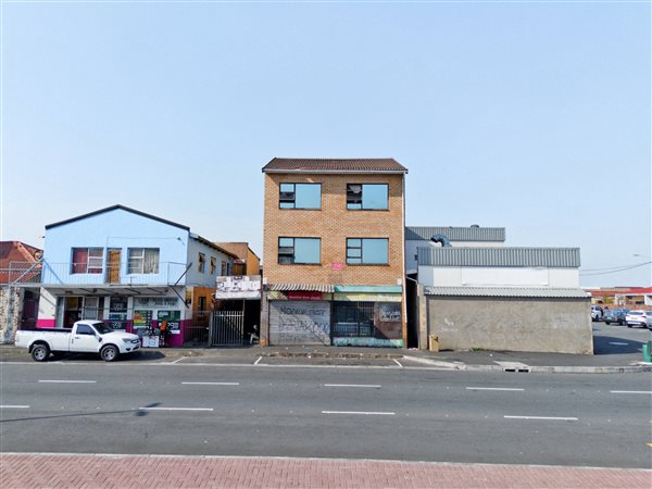 639  m² Commercial space