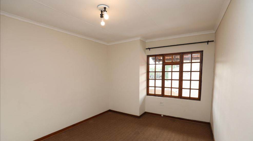 950  m² Commercial space in Bedfordview photo number 18