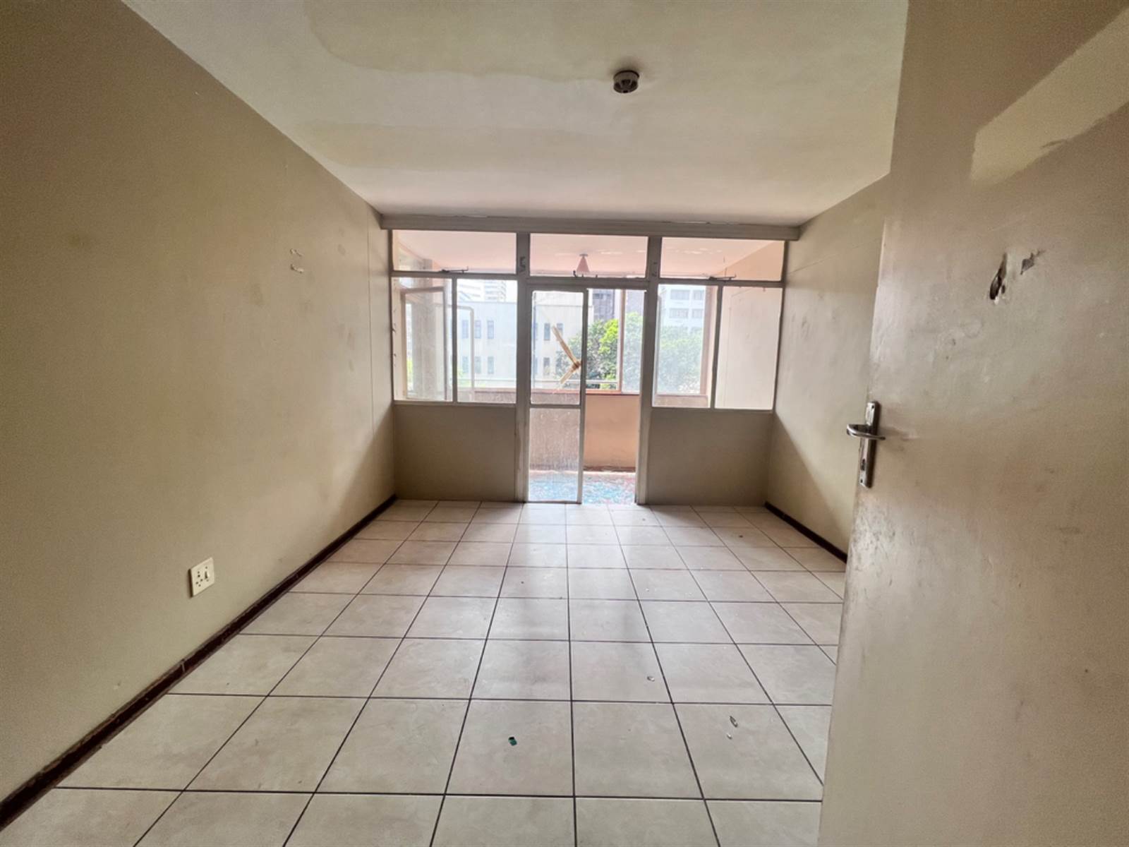1.5 Bed Apartment in Braamfontein photo number 1