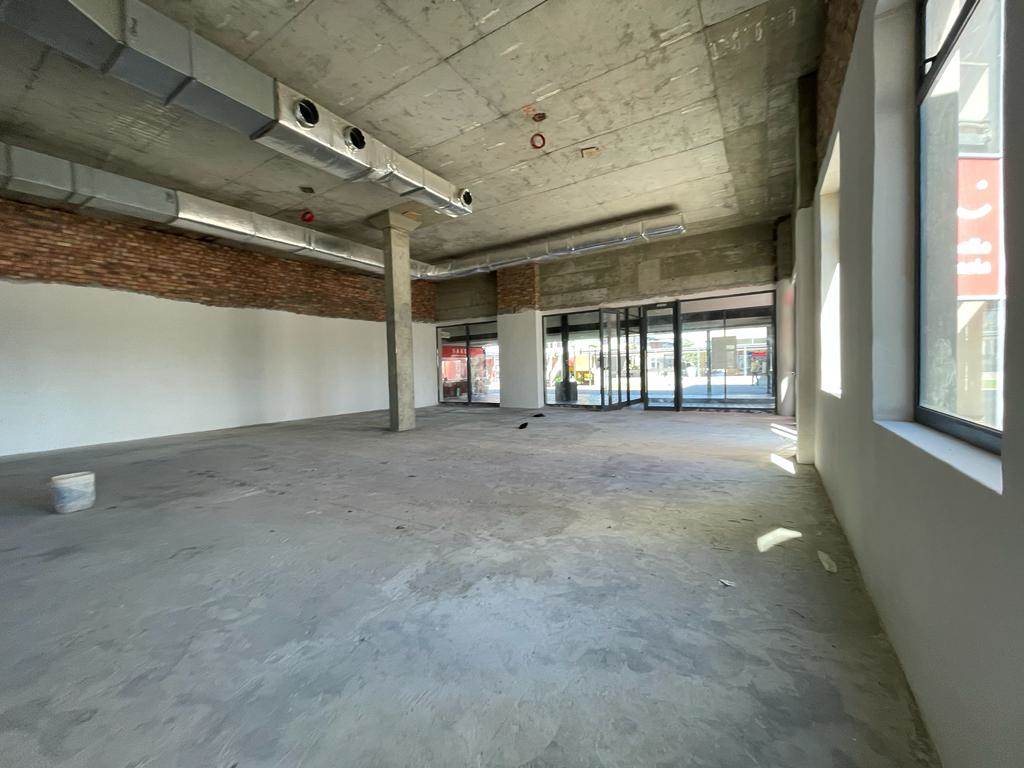 696  m² Retail Space in Century City photo number 26