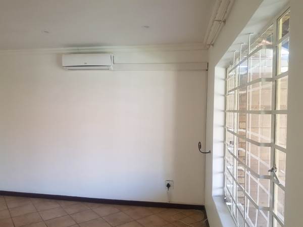 4 Bed Townhouse in Magalieskruin photo number 8
