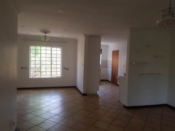 4 Bed Townhouse in Magalieskruin photo number 10