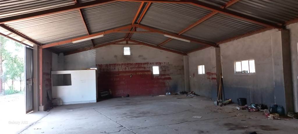 200  m² Commercial space in Louis Trichardt photo number 1