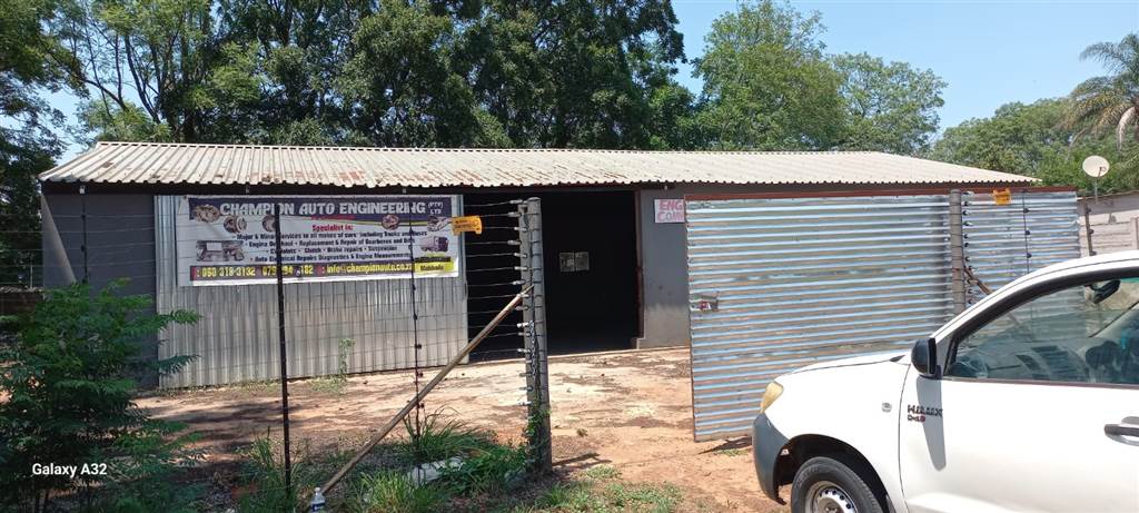 200  m² Commercial space in Louis Trichardt photo number 4