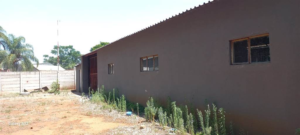 200  m² Commercial space in Louis Trichardt photo number 6