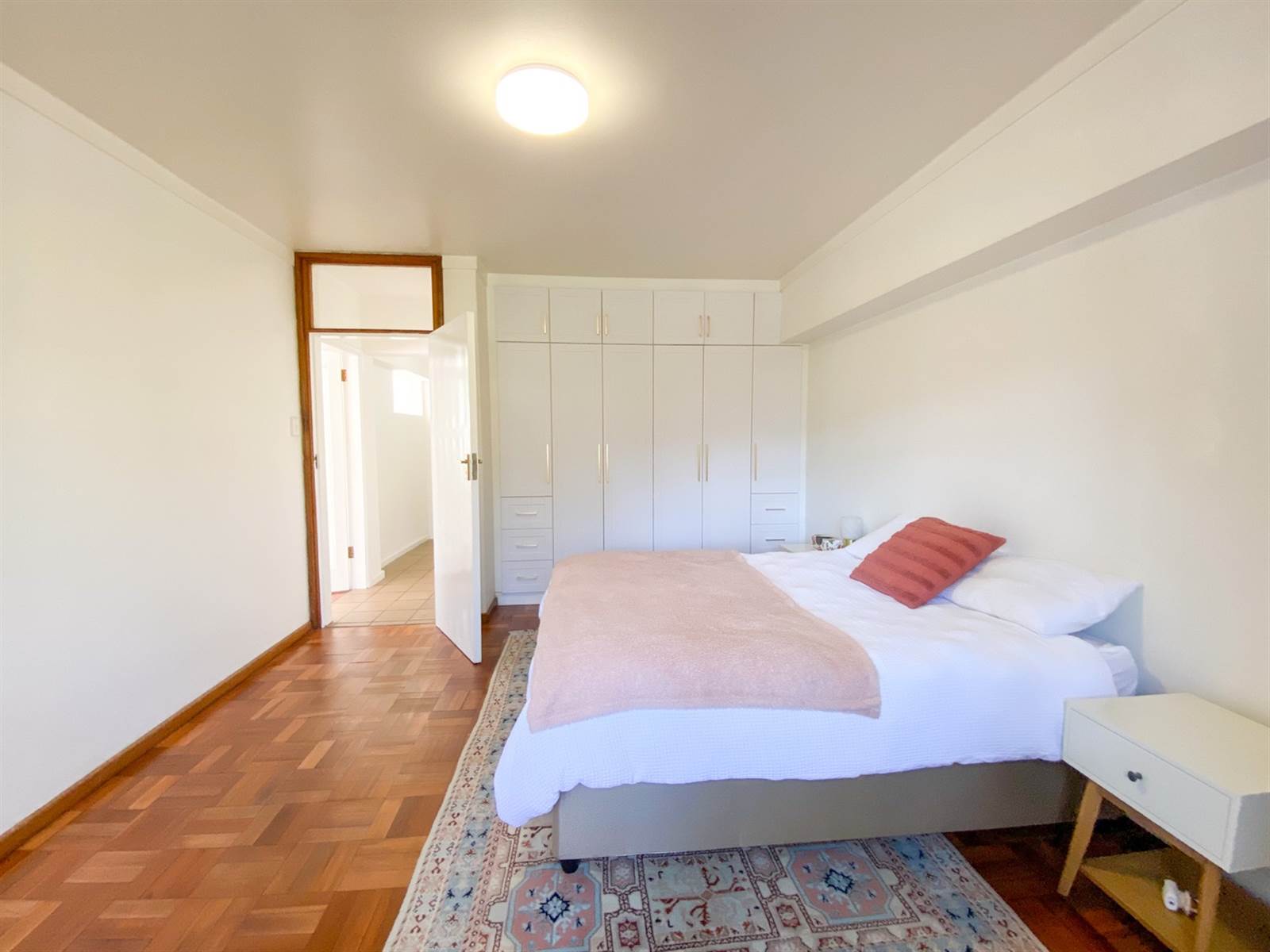 1 Bed Apartment in Oranjezicht photo number 16