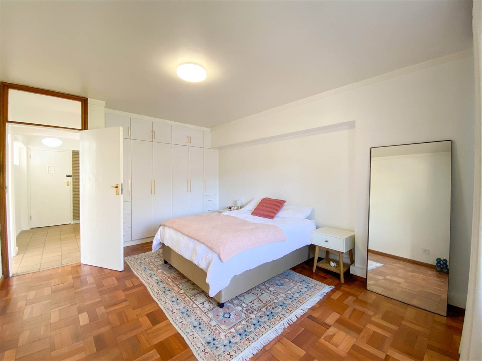 1 Bed Apartment in Oranjezicht photo number 13