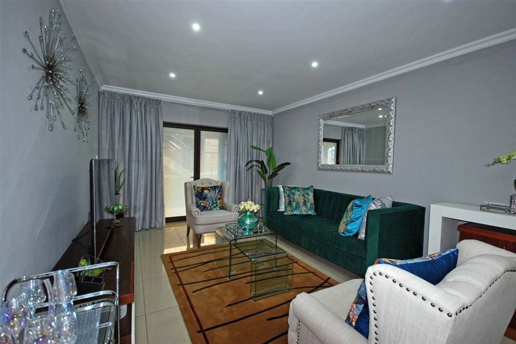 3 Bed Townhouse in Mondeor photo number 3