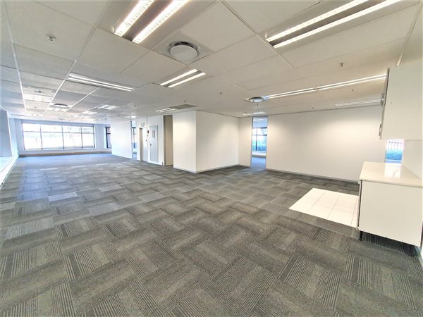 332  m² Office Space