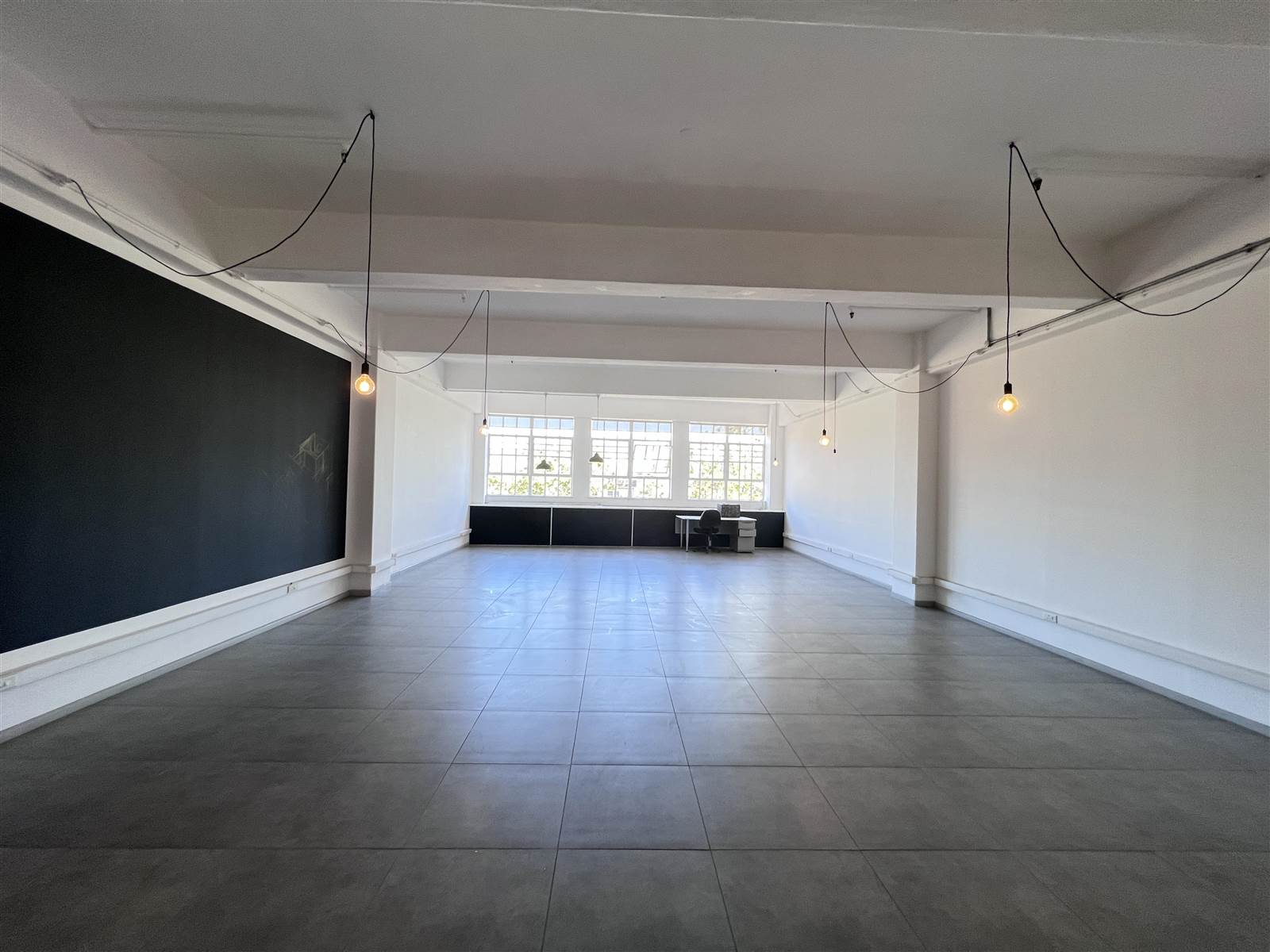 95  m² Commercial space in Woodstock photo number 2