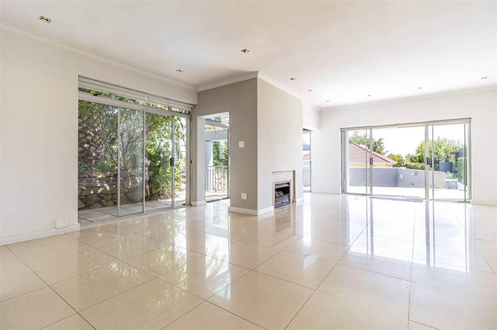 4 Bed House in Fresnaye photo number 7