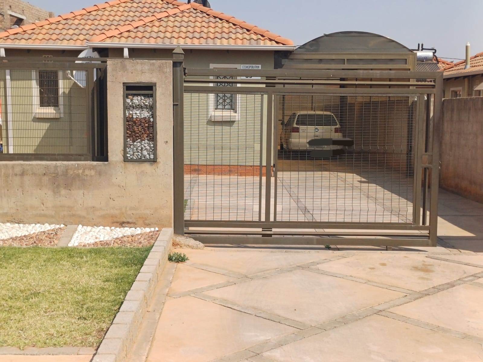 2 Bed House in Mamelodi East photo number 1
