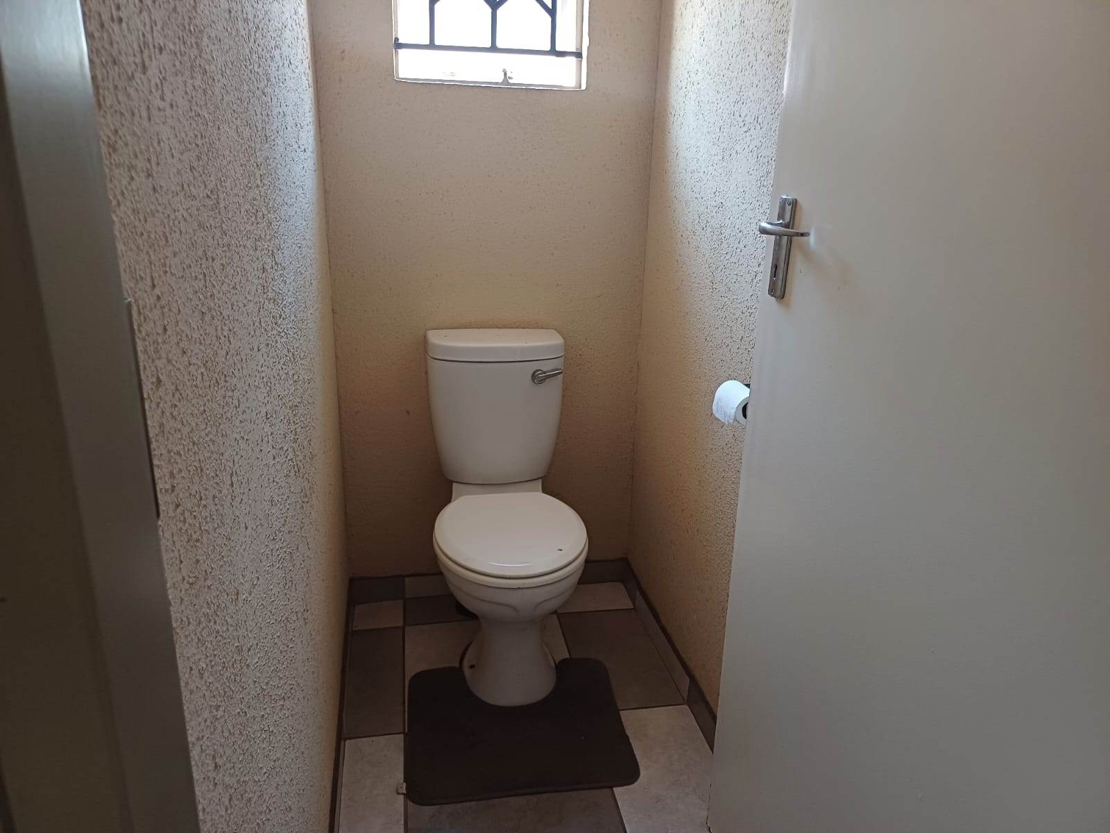 2 Bed House in Mamelodi East photo number 13