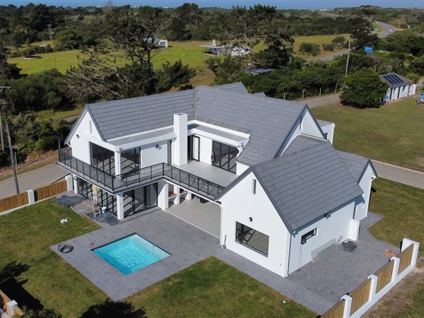 4 Bedroom House 4 Bedroom House