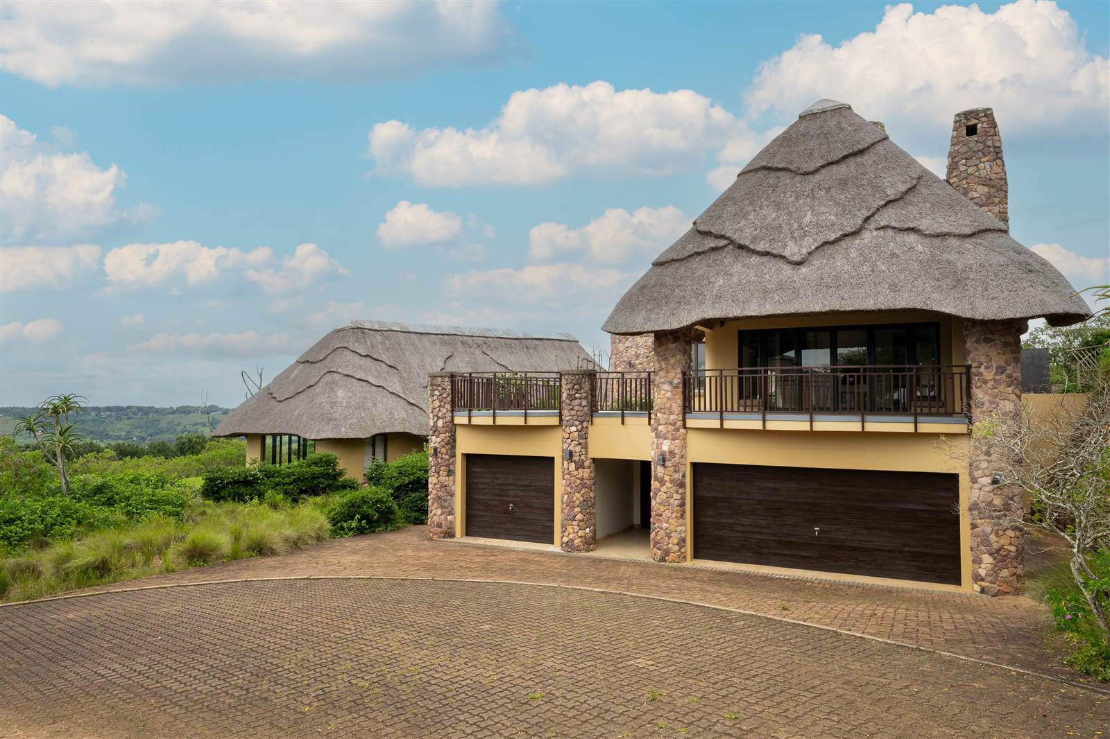 4 Bed Townhouse in Phezulu photo number 1